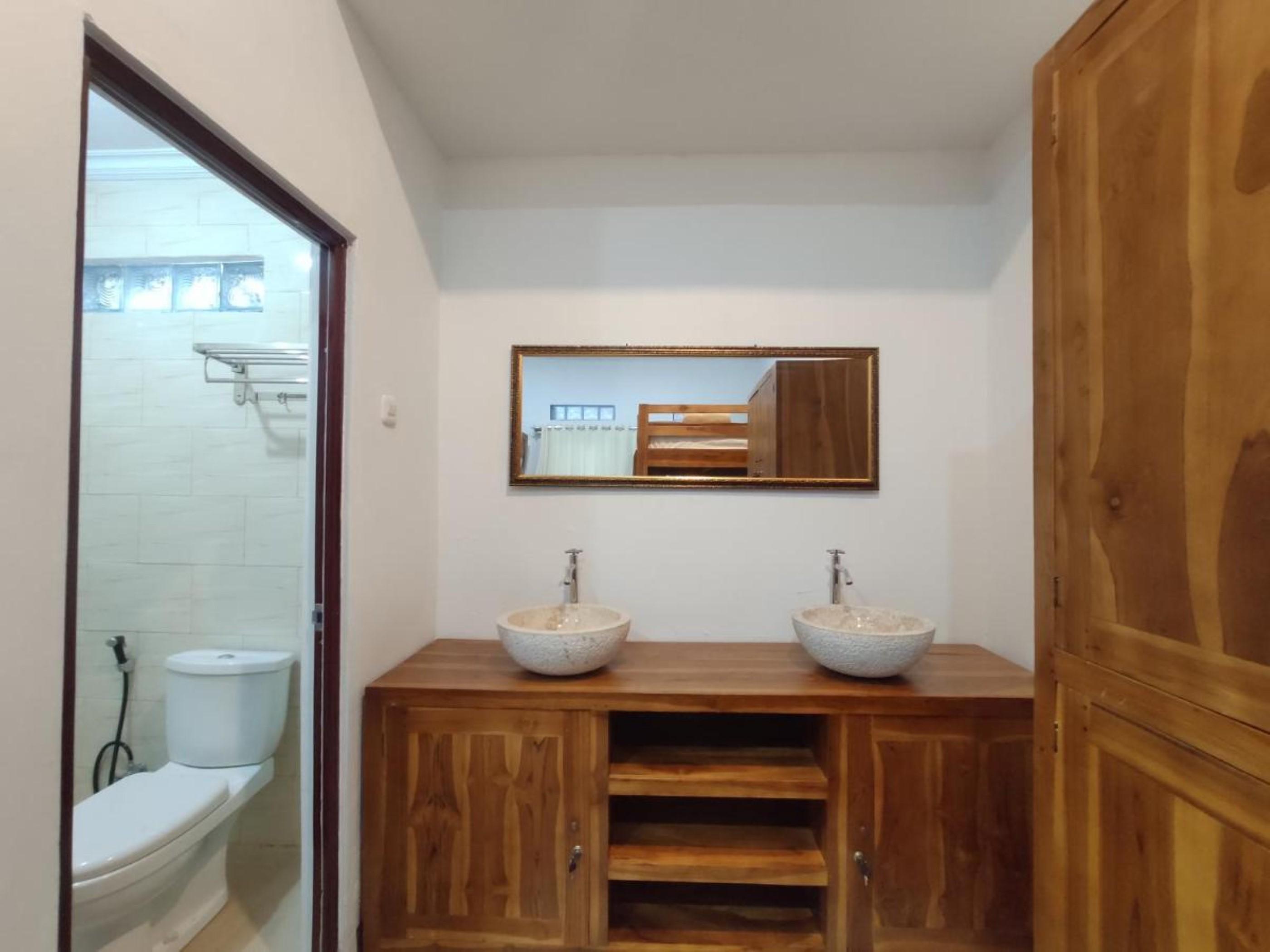 Gedhong Hostel Batununggul Ngoại thất bức ảnh